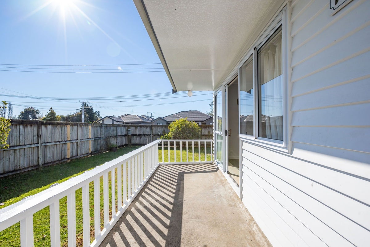 18 Glenview Terrace, Glenview, Hamilton - Carousel 2