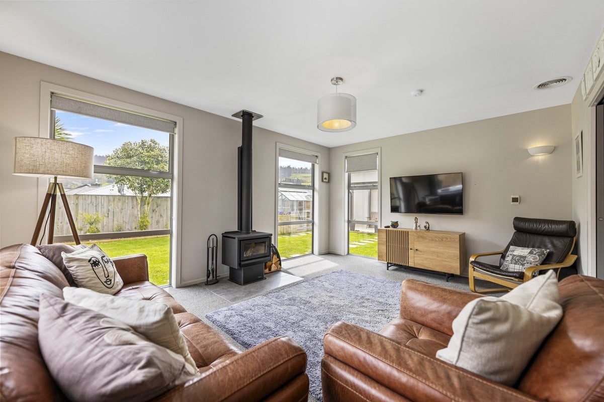 8 Glendermid Close, Sawyers Bay, Port Chalmers - Carousel 1