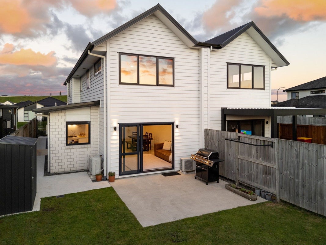 2/5 Tokerau Drive, Rototuna North, Hamilton - Carousel 1