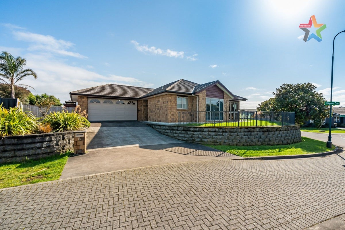 27 Simpson Crescent, Raumati Beach, Paraparaumu - Carousel 1