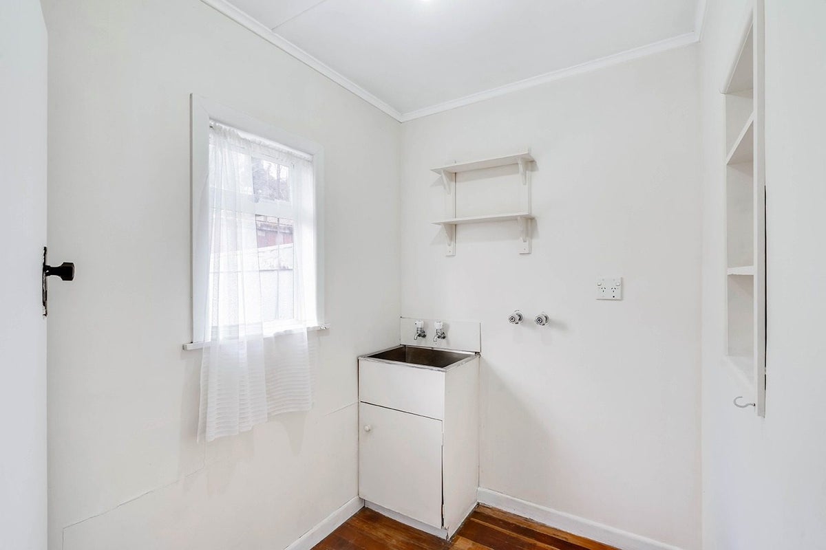 2 Dowding Street, Melville, Hamilton - Carousel 16