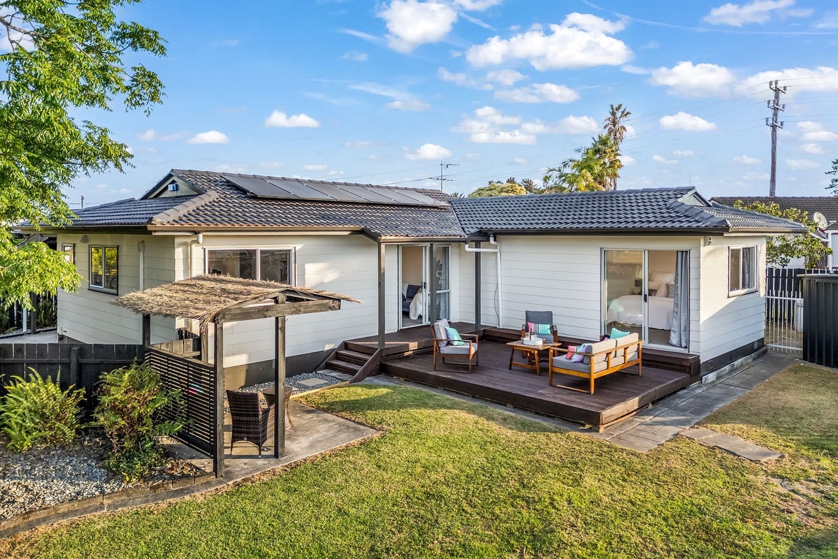 4 Silverstone Place, Henderson, Auckland - Carousel 1