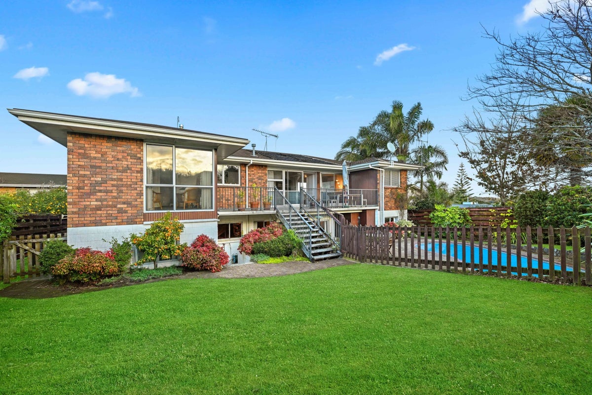 17 Callard Place, Riverlea, Hamilton - Carousel 1