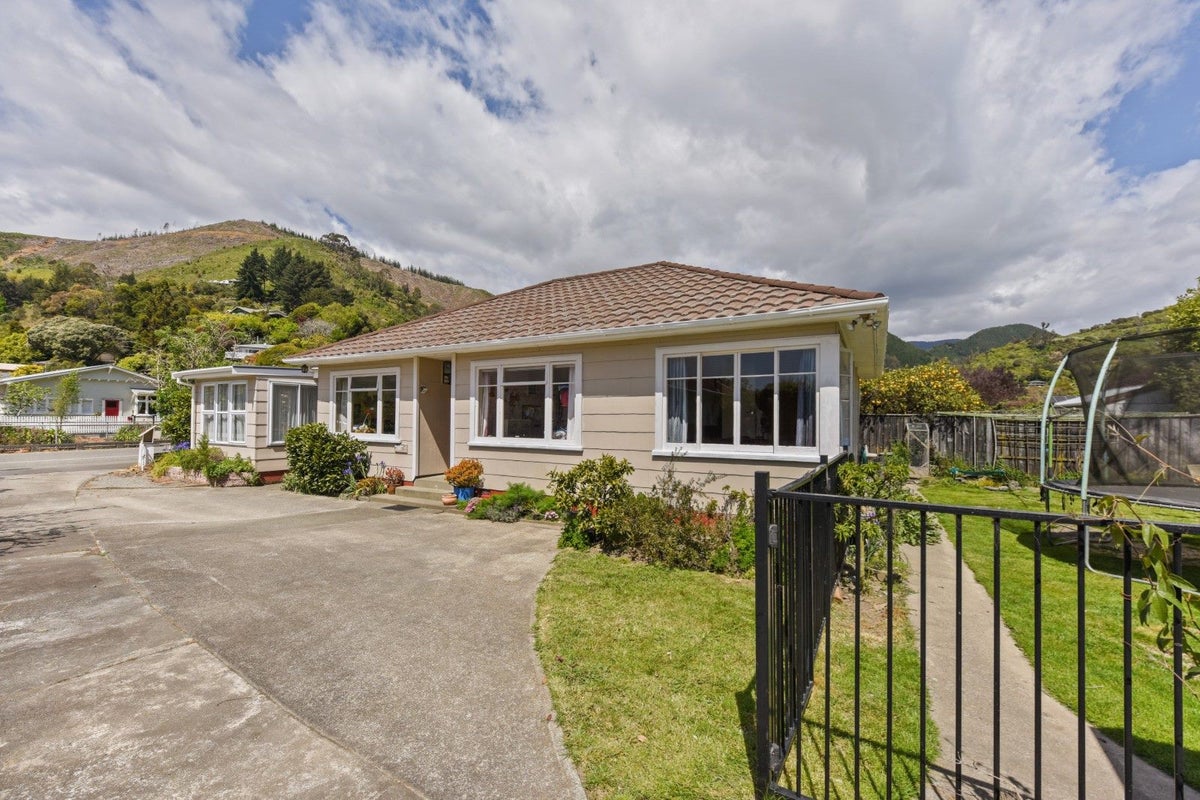 32 Westbrook Terrace, The Brook, Nelson - Carousel 1