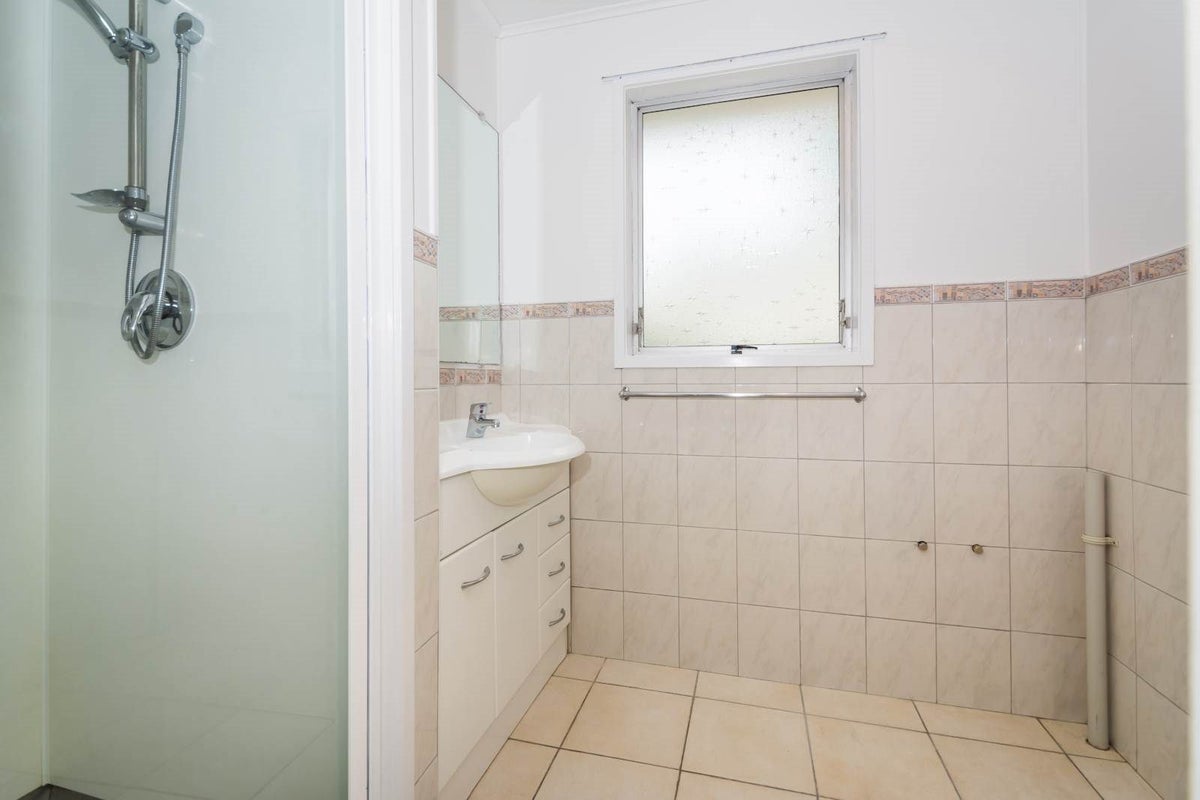 35 Nor'East Drive, Northcross, Auckland - Carousel 33