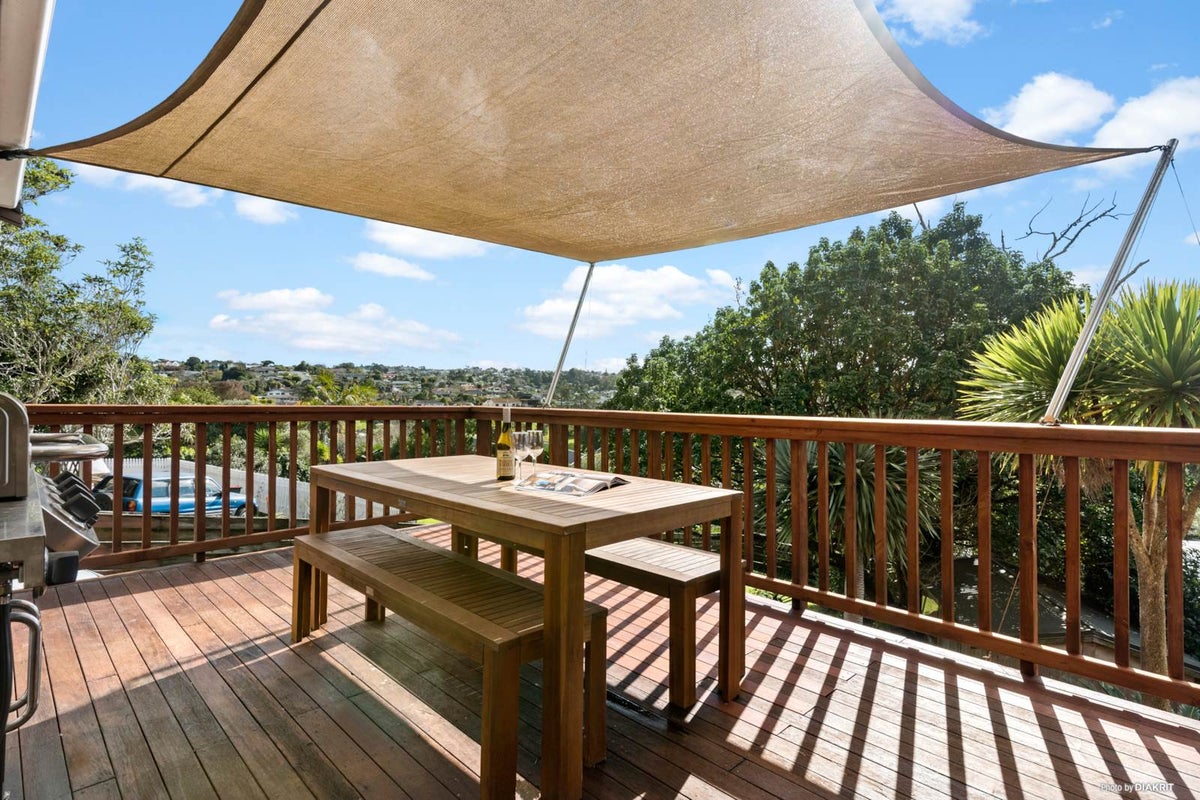 2/13 Hollyhock Place, Browns Bay, Auckland - Carousel 2