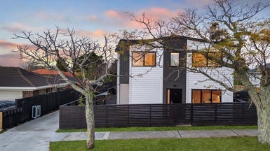37A Flanshaw Road, Te Atatu South, Auckland - Carousel 1