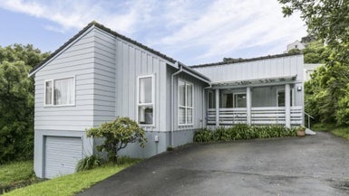 6 John Witton Drive, Crofton Downs, Wellington - Carousel 1