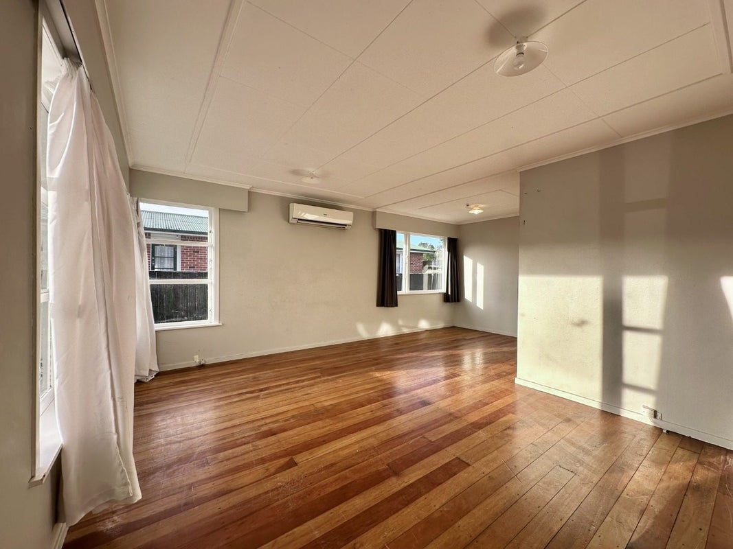 1224 Fergusson Drive, Brown Owl, Upper Hutt - Carousel 2