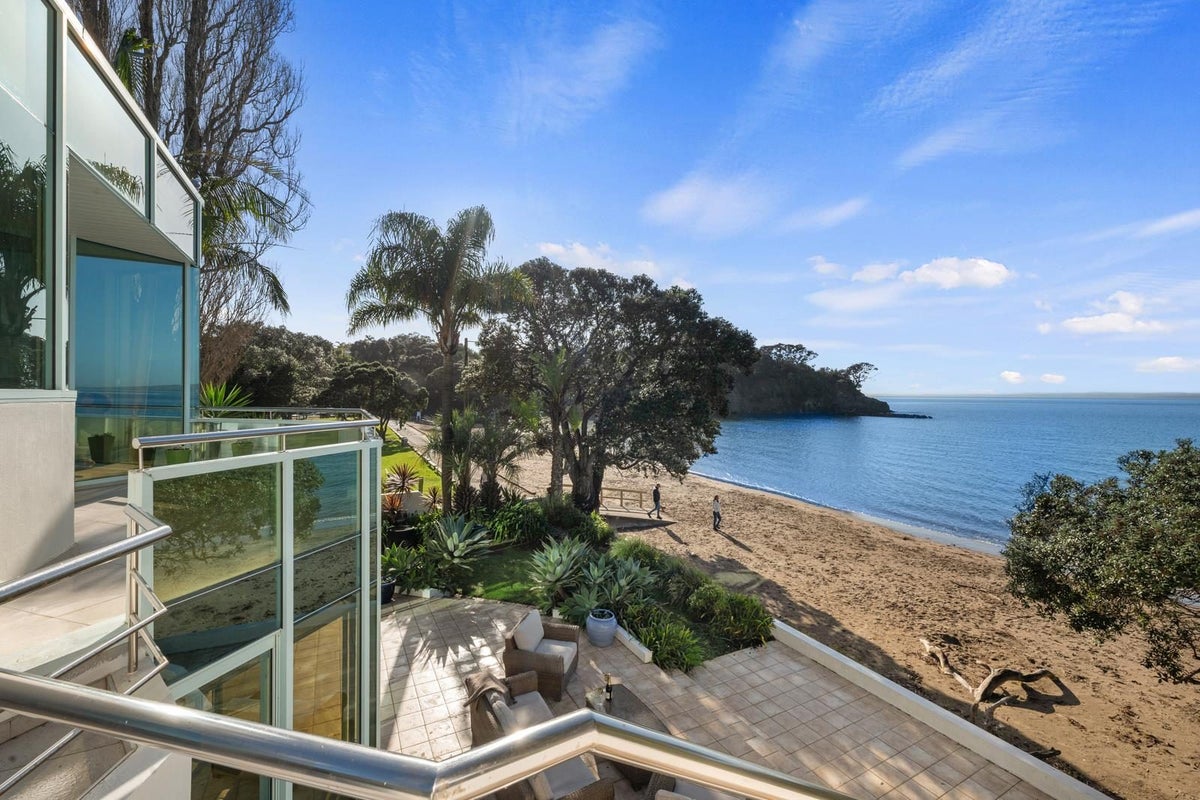 1/9 The Esplanade, Castor Bay, Auckland - Carousel 1