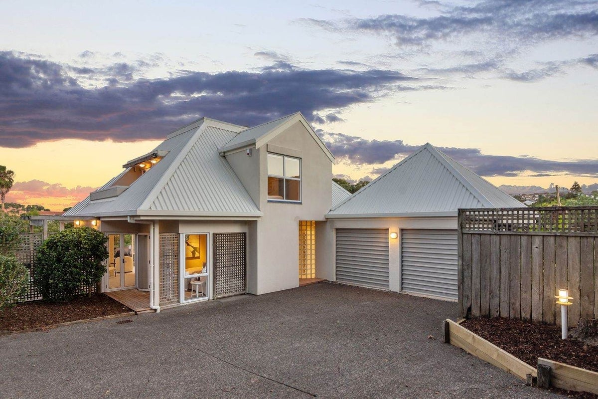 2/99 Hebron Road, Waiake, Auckland - Carousel 1