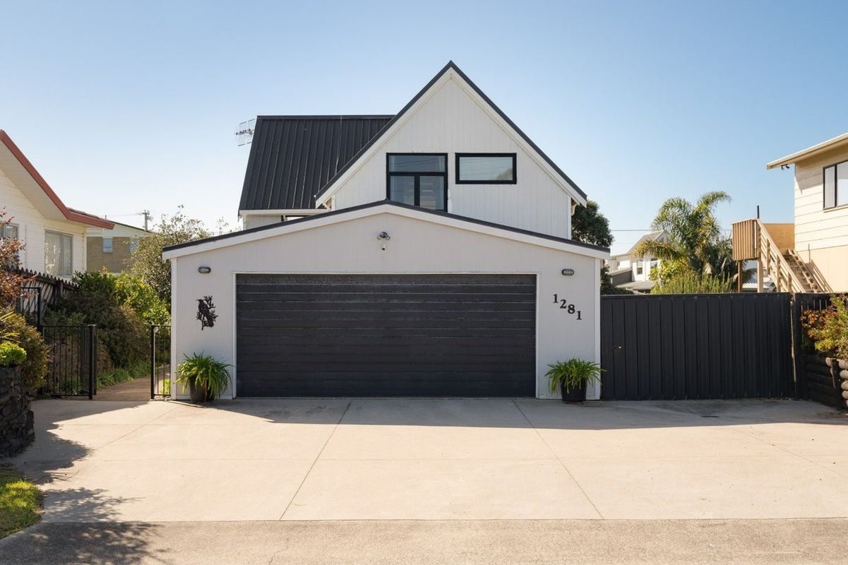 1281 Papamoa Beach Road, Papamoa Beach, Papamoa - Carousel 1