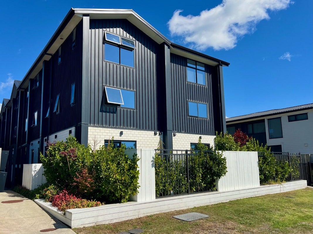2/59 Neil Avenue, Te Atatu Peninsula, Auckland - Carousel 1
