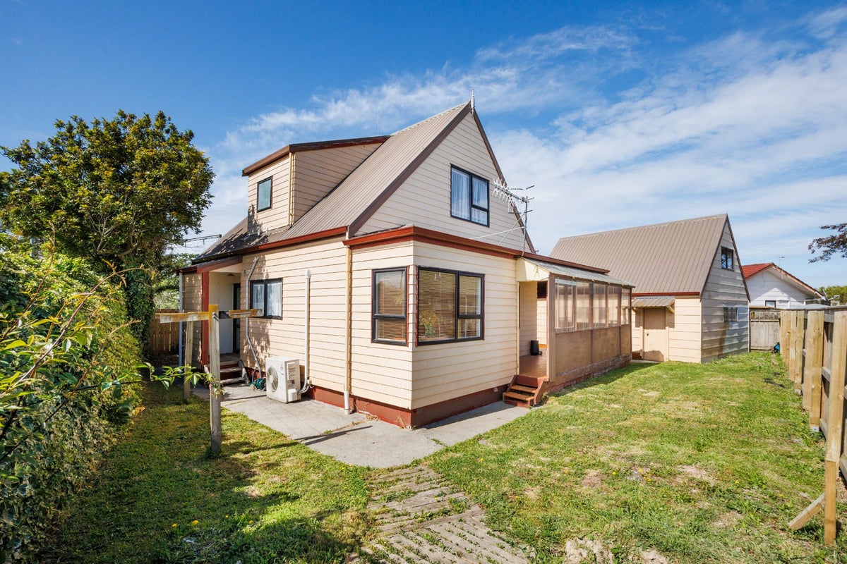 85 Geraldine Crescent, Cloverlea, Palmerston North - Carousel 13