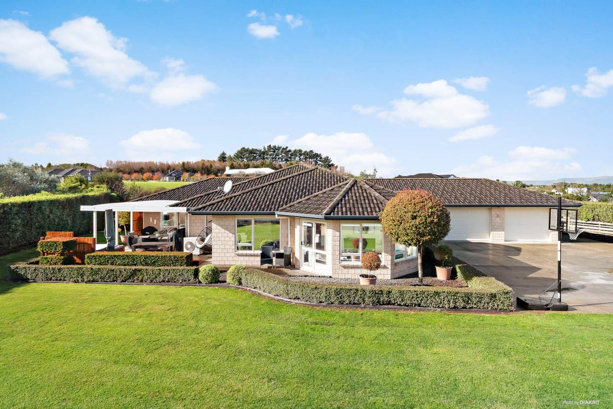 14 Calderwood Close, Waiuku, Waiuku - Carousel 2