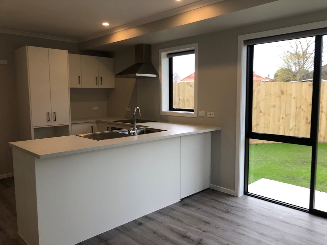 2/8 McPherson Place, Fairfield, Hamilton - Carousel 2
