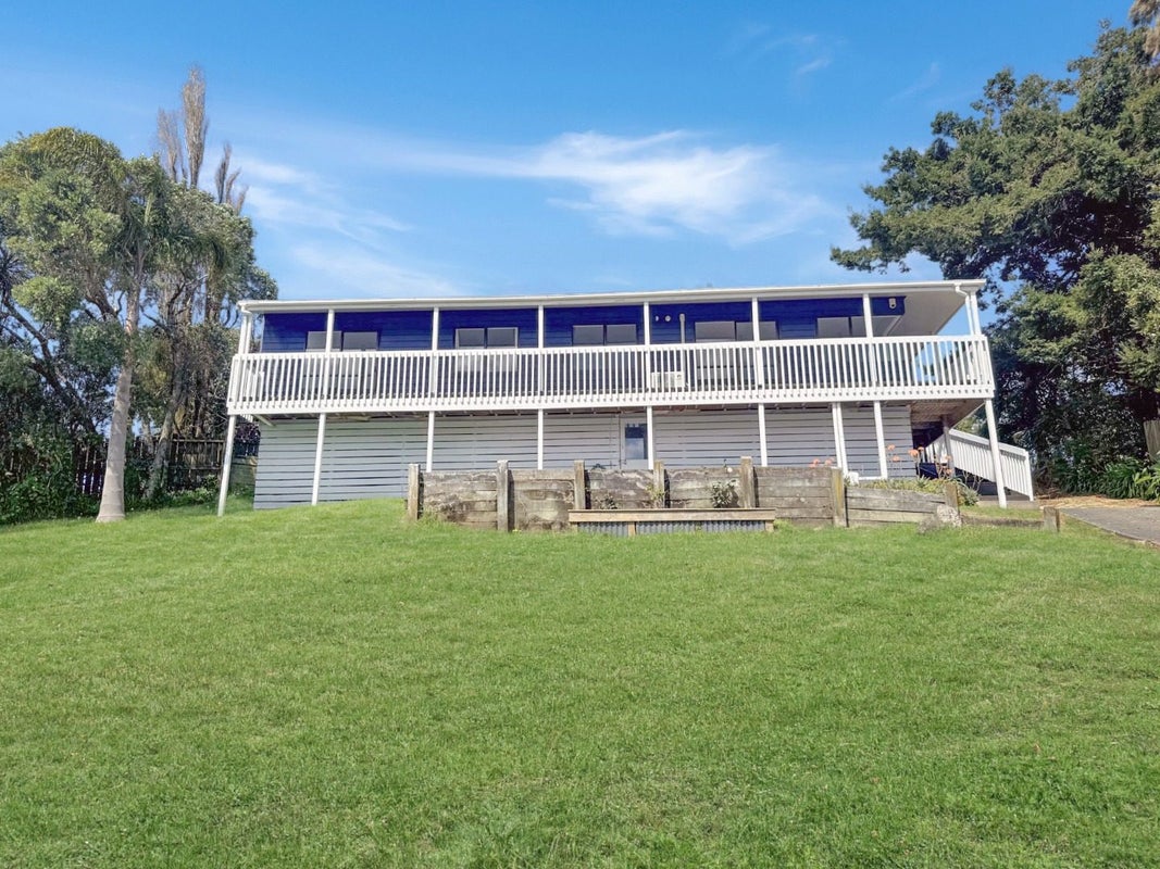 61 Keegan Drive, Massey, Auckland - Carousel 1