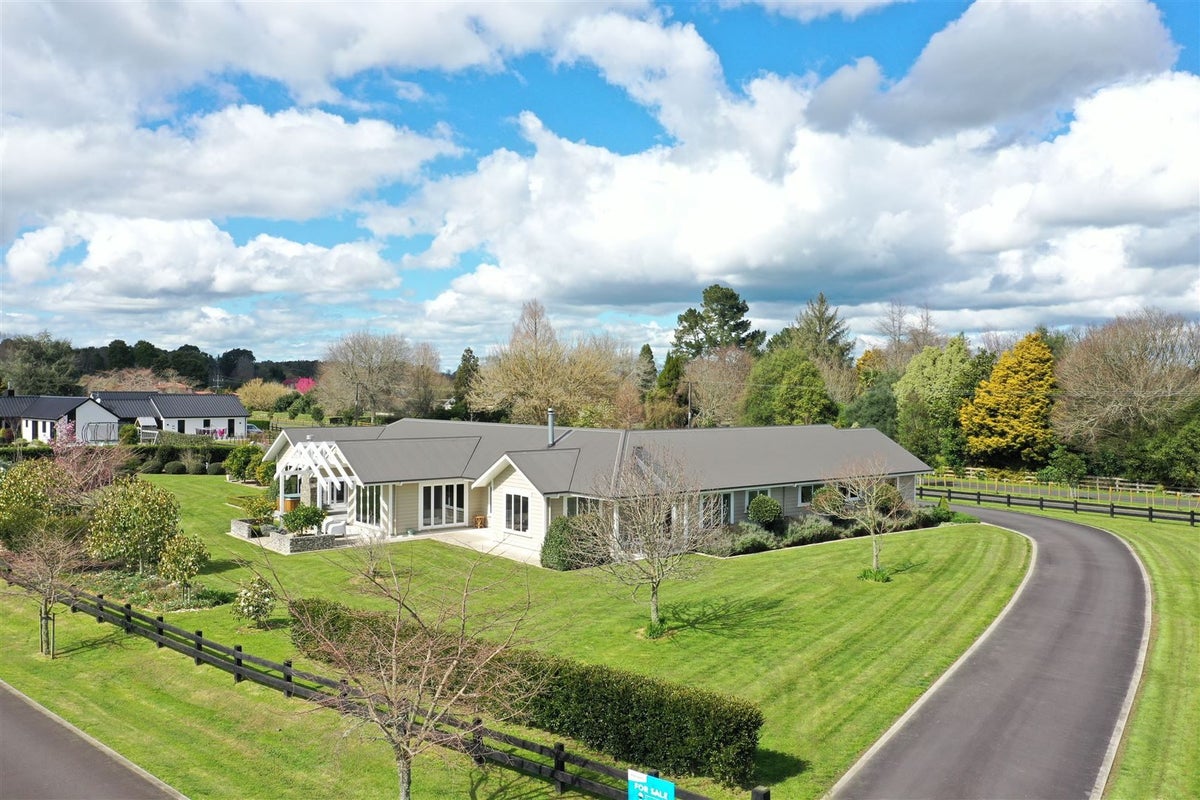 2 September Grove, Tamahere, Hamilton - Carousel 33