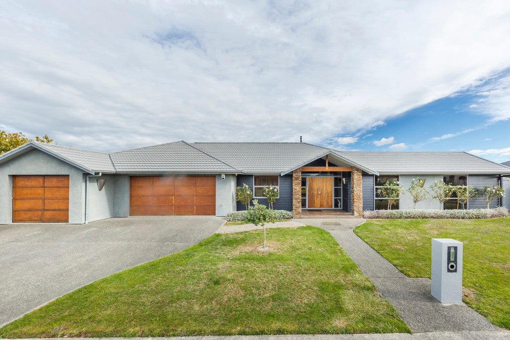 16 Liberty Grove, Kelvin Grove, Palmerston North - Carousel 1