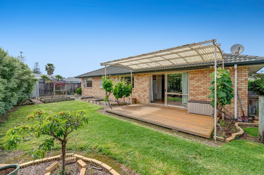 17 Aitkenhead Court, Parakai, Helensville - Carousel 2