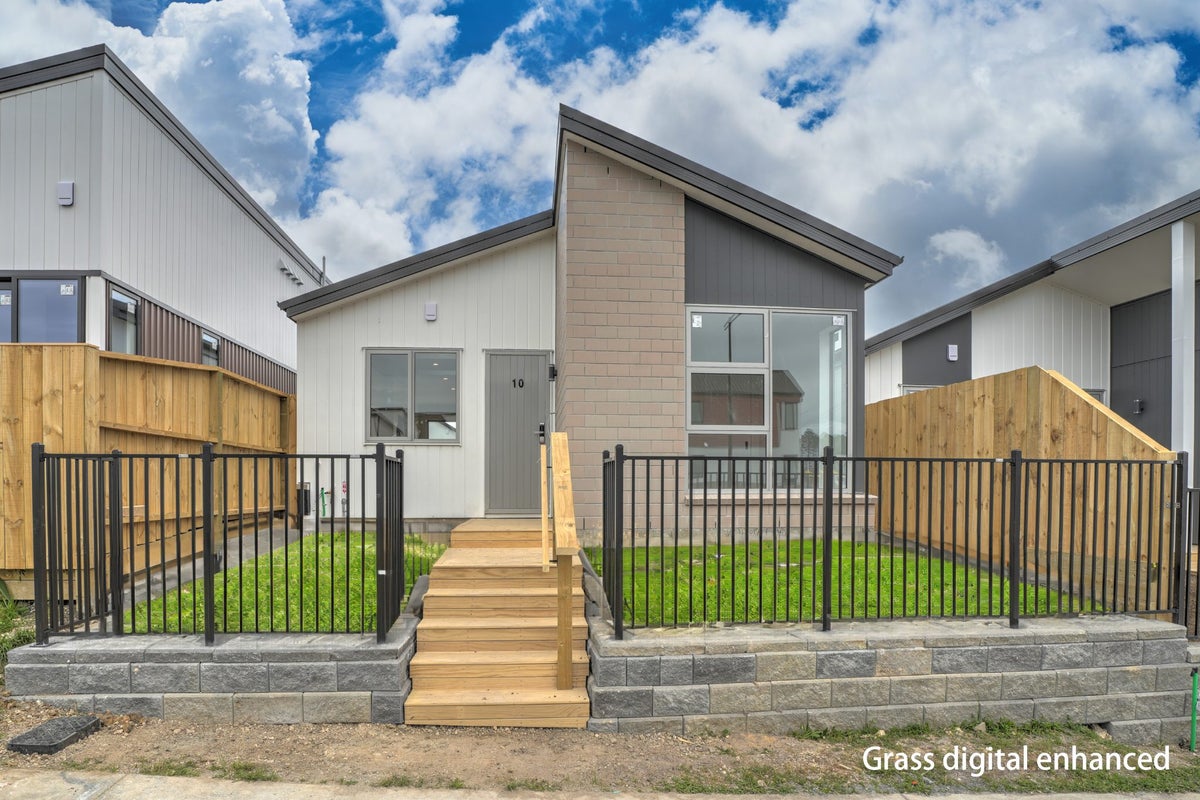 10 Taiororua Avenue, Massey, Auckland - Carousel 1