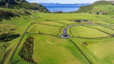 12 Taumata Rise, Acacia Bay, Taupo - Carousel 1