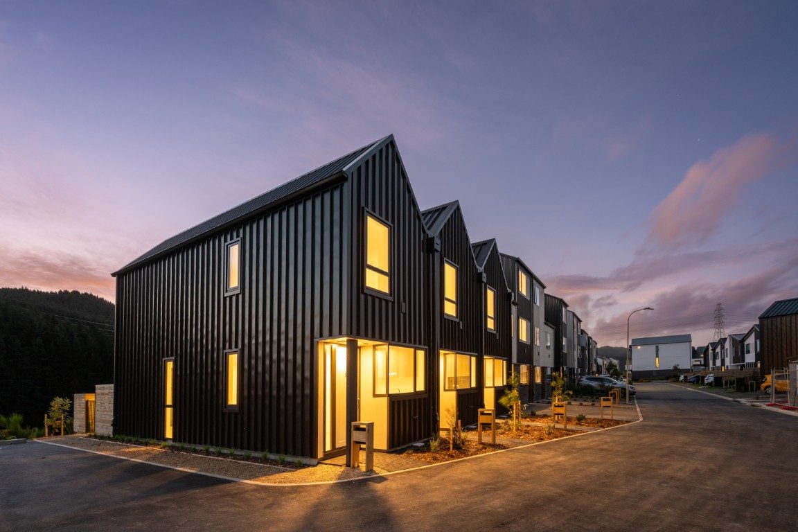 92 Ara Paiwhenua, Tawa, Wellington - Carousel 1