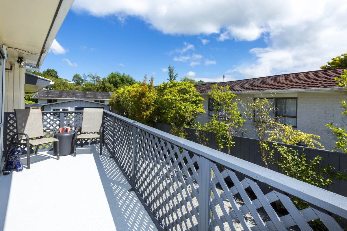 20 Blue Mountains Road, Silverstream, Upper Hutt - Carousel 2