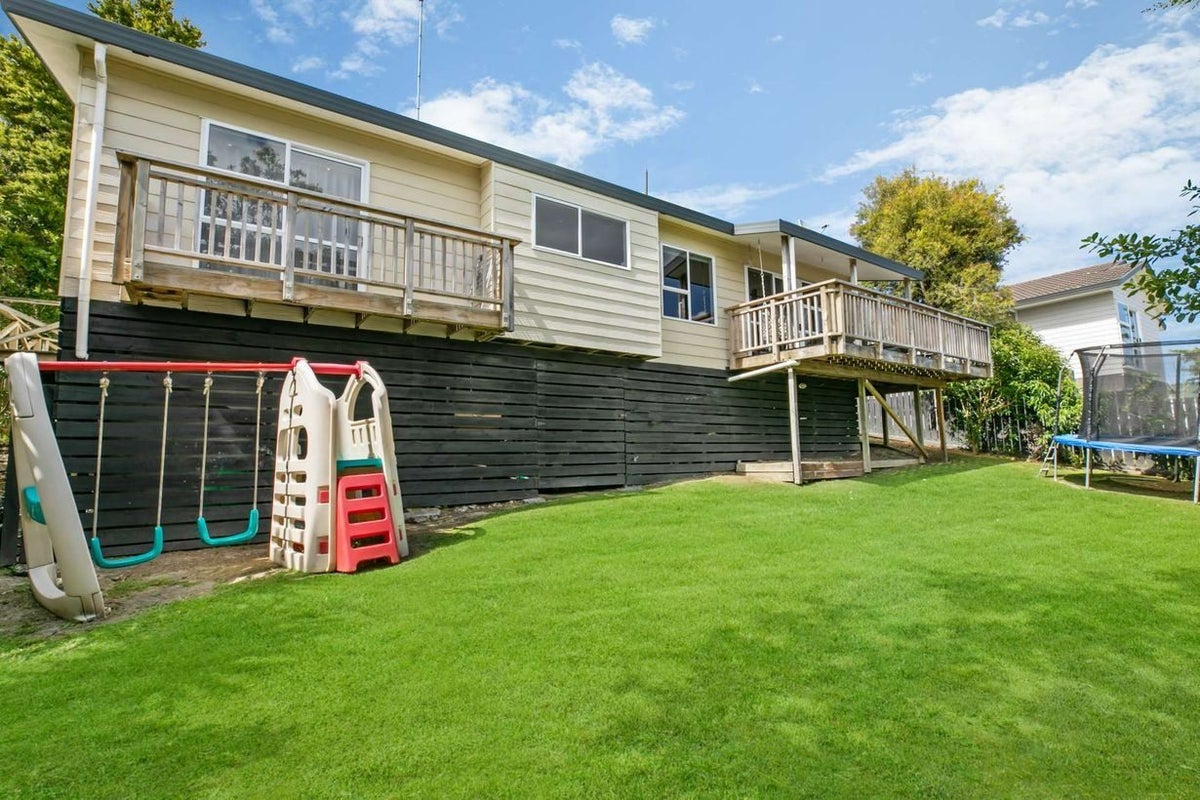 8A Holiday Road, Stanmore Bay, Whangaparaoa - Carousel 1