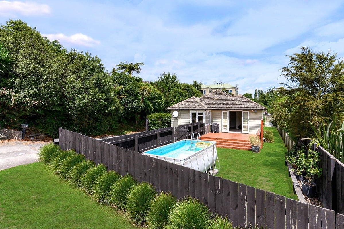 26 Clarkin Road, Fairfield, Hamilton - Carousel 1