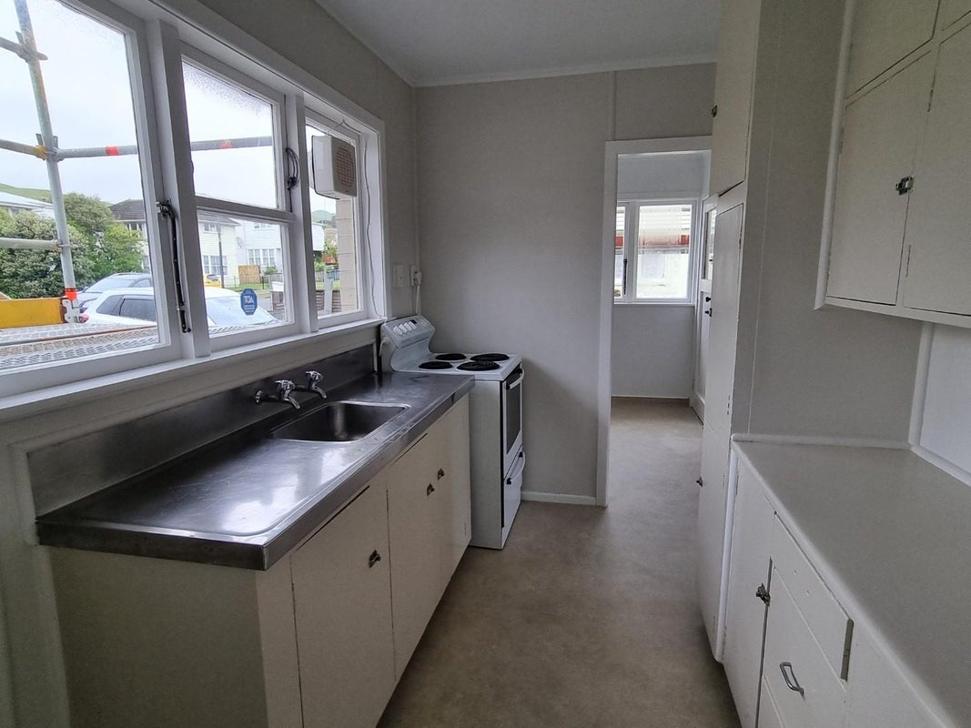 20 Kokiri Crescent, Waitangirua, Porirua - Carousel 2