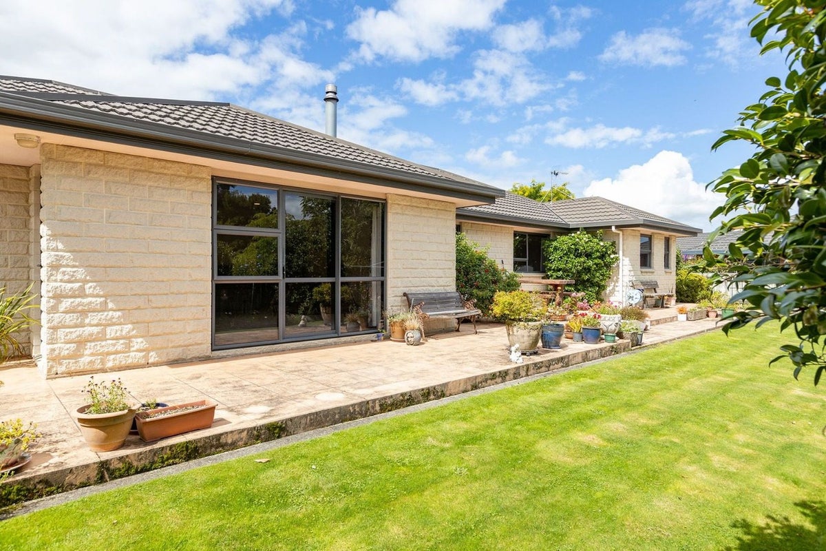 15 Cody Crescent, Lansdowne, Masterton - Carousel 2