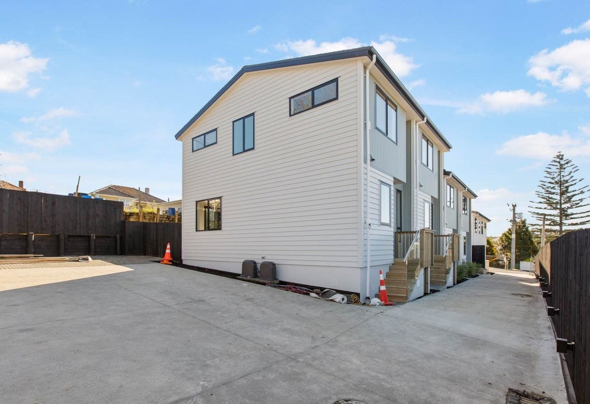 24D Lincoln Park Avenue, Massey, Auckland - Carousel 1