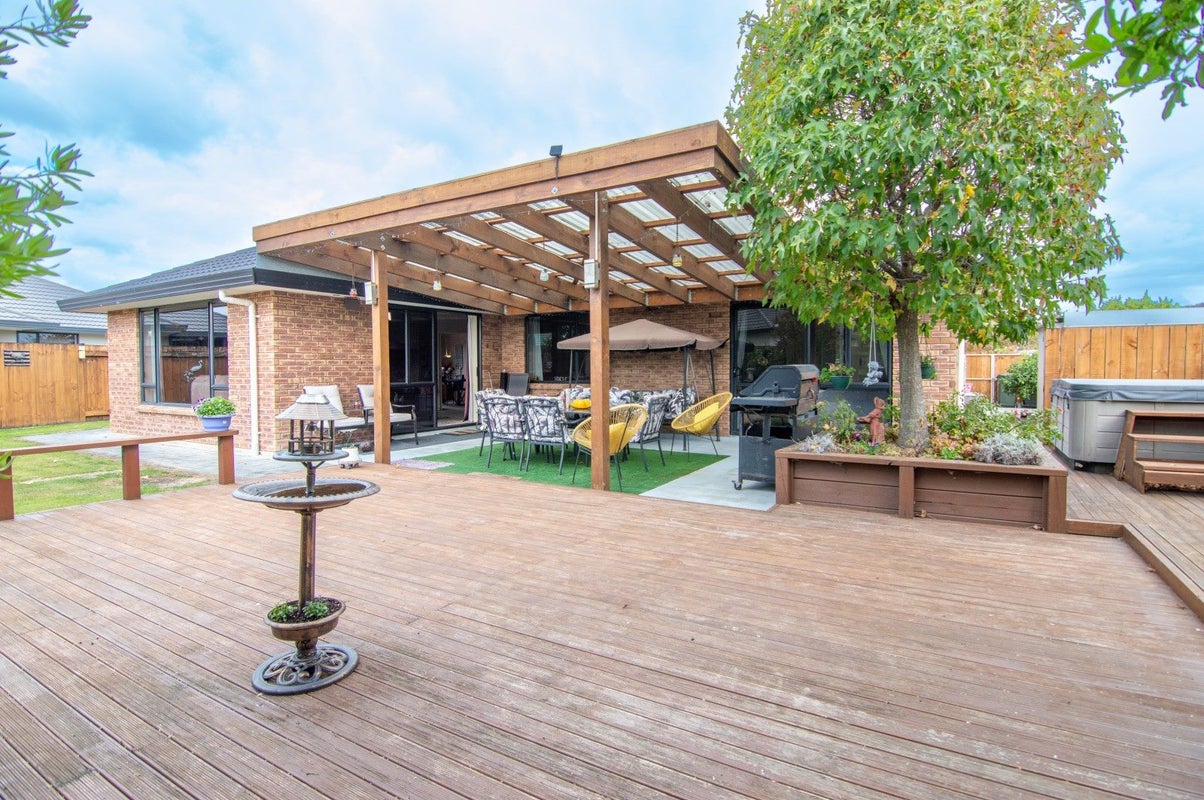11 Boston Parade, Kelvin Grove, Palmerston North - Carousel 1