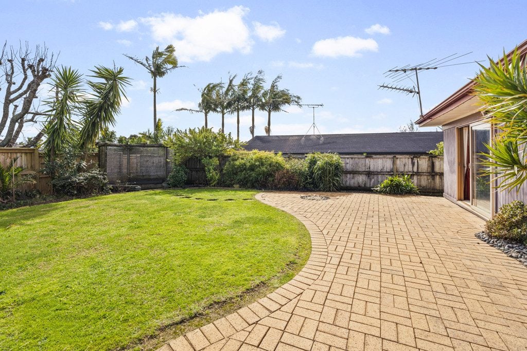 6 Davita Place, Farm Cove, Manukau City, Auckland - Carousel 1