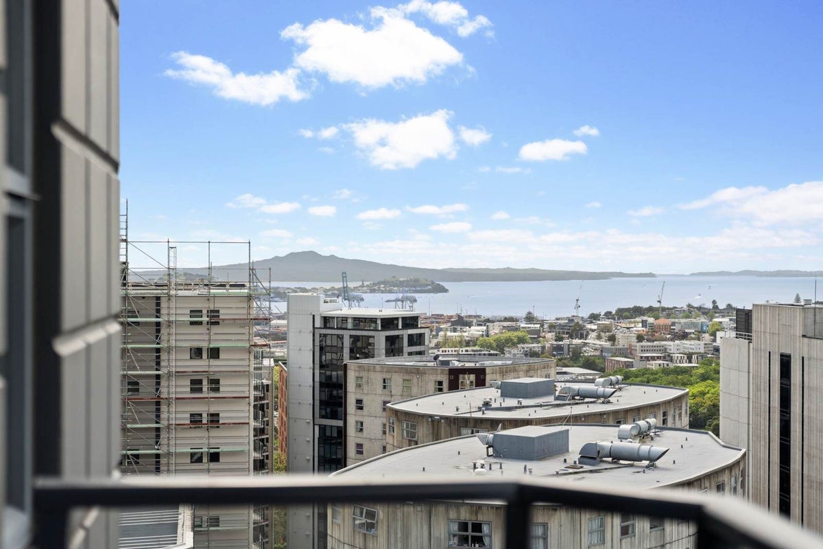 16J/6 St Martins Lane, Grafton, Auckland - Carousel 2