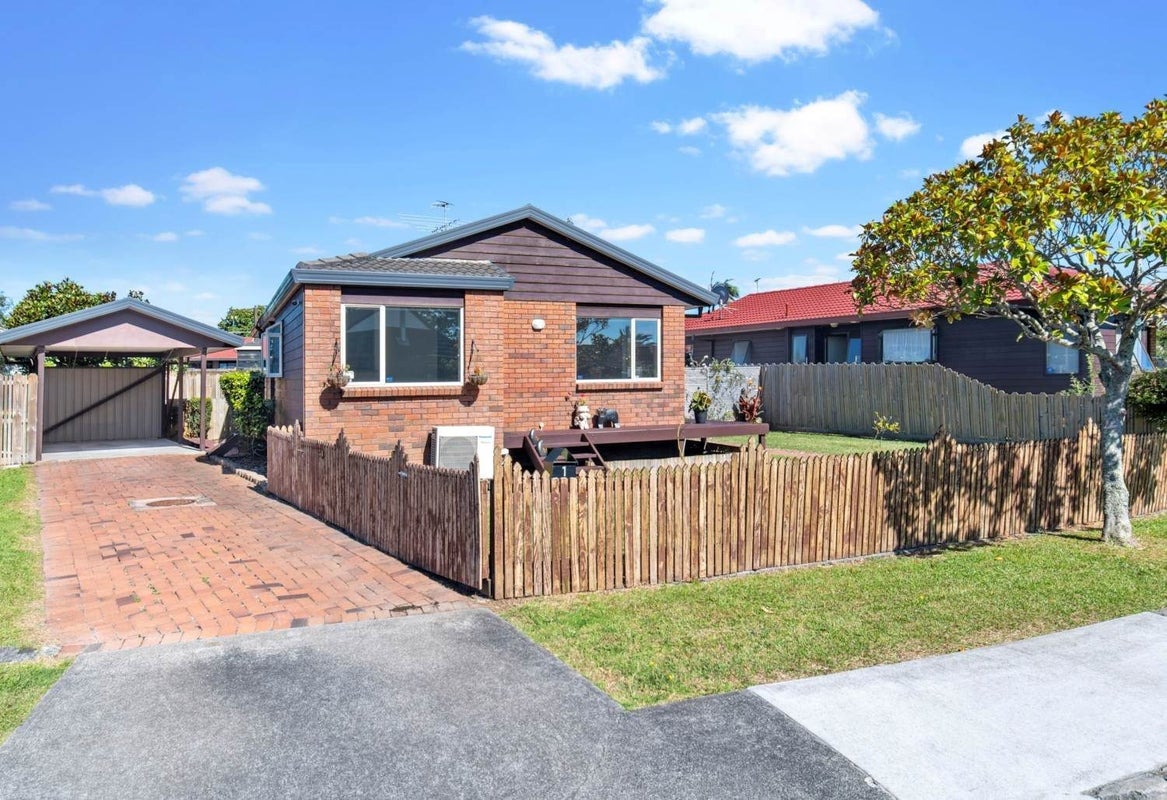 1 Midvale Place, Burswood, Auckland - Carousel 2