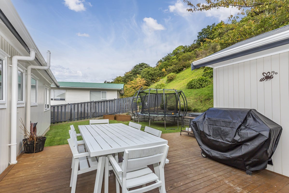 70 Fyvie Avenue, Tawa, Wellington - Carousel 31