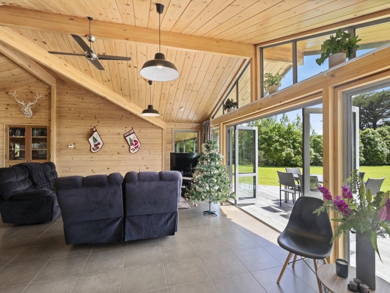 49 Kakariki Way, Whitemans Valley, Upper Hutt - Carousel 2
