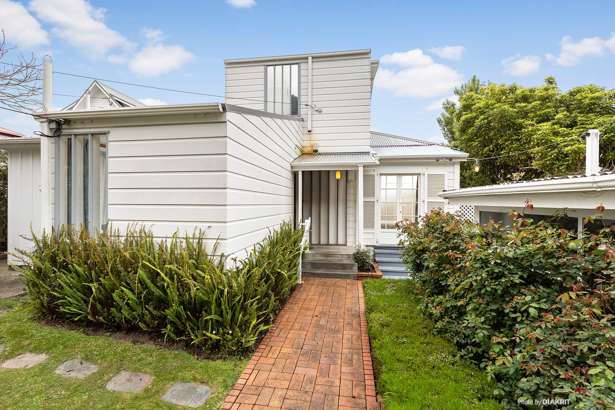 19 Talavera Terrace, Kelburn, Wellington - Carousel 2