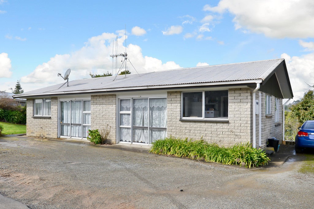 23A Resthill Crescent, Glenview, Hamilton - Carousel 1
