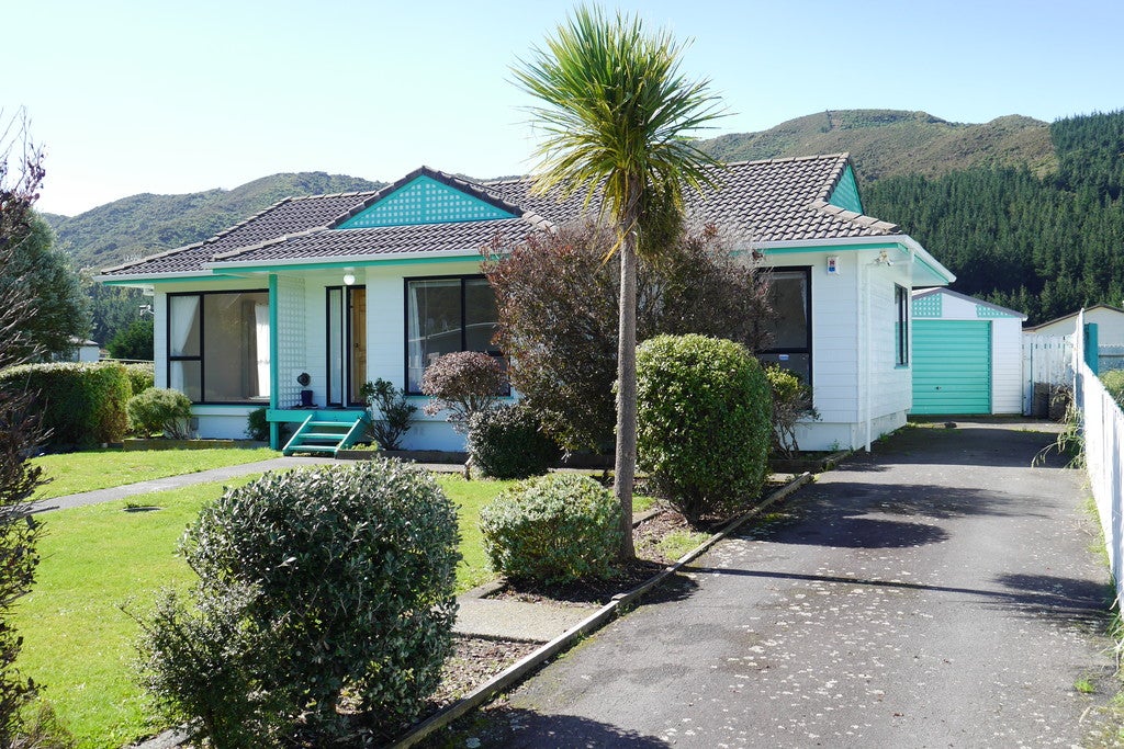 16 Grimsby Grove, Wainuiomata, Lower Hutt - Carousel 1