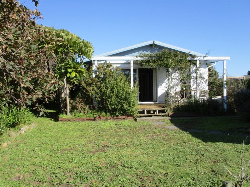 7 Reeves Street, Waikanae Beach, Waikanae - Carousel 2