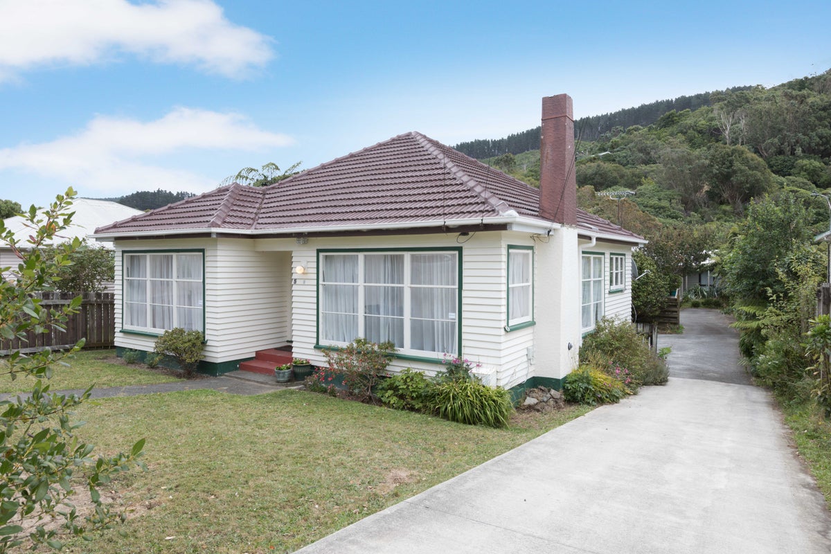 5 Franklyn Road, Tawa, Wellington - Carousel 1