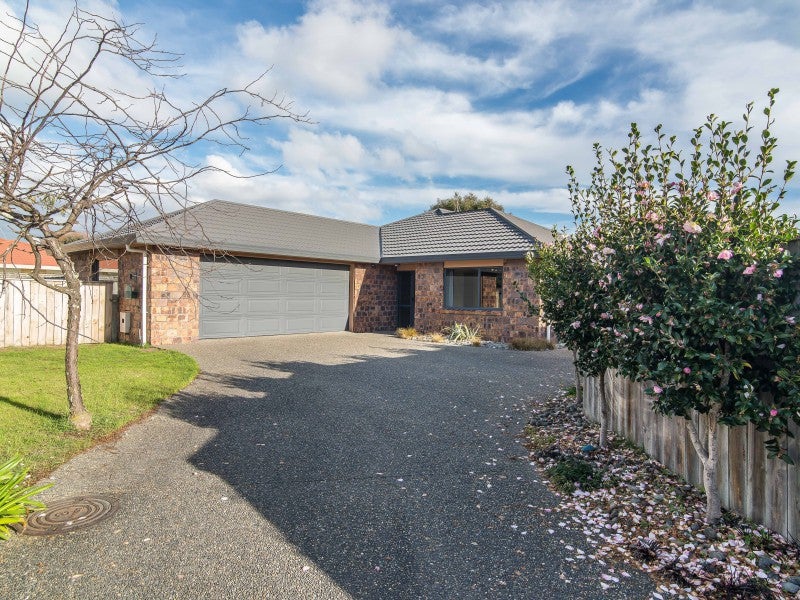 8 Nicholas Place, Waikanae Beach, Waikanae - Carousel 1