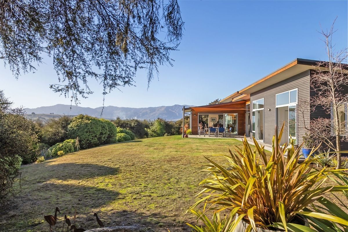 15 Kanuka Rise, Albert Town, Wanaka - Carousel 2
