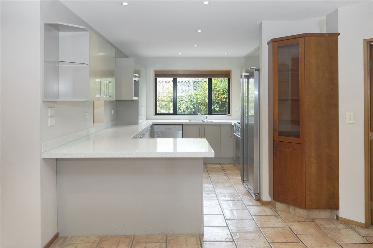 140A Memorial Avenue, Burnside, Christchurch - Carousel 2