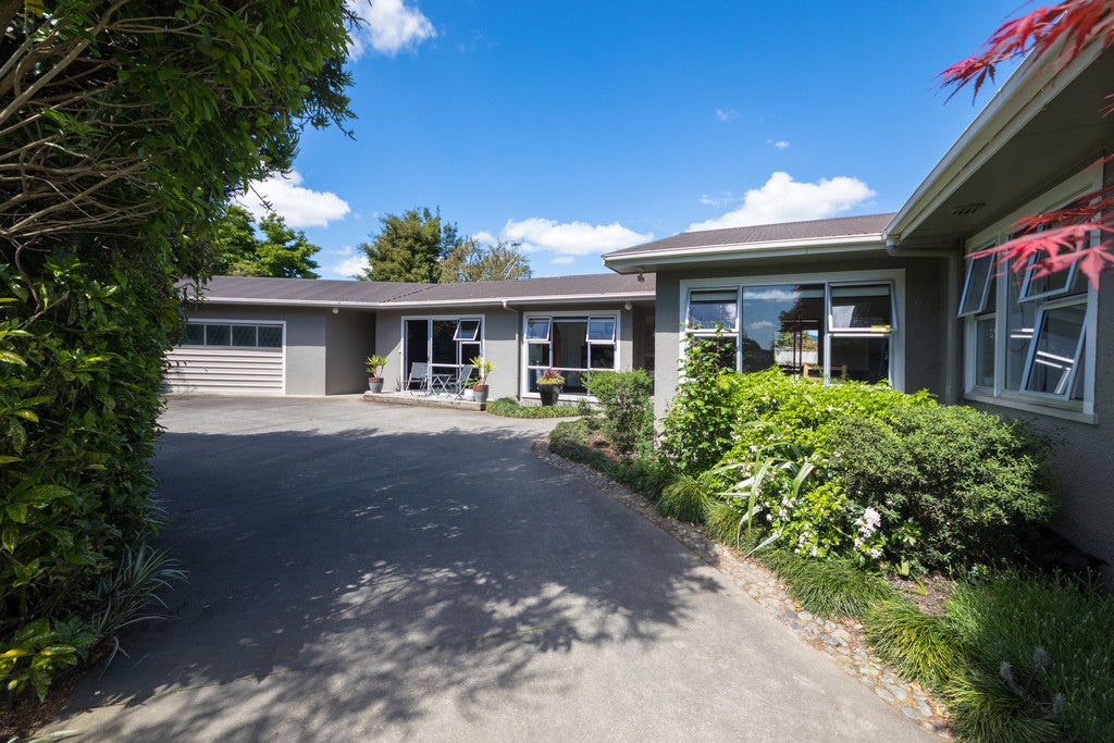 11 Dorset Crescent, Hokowhitu, Palmerston North - Carousel 1