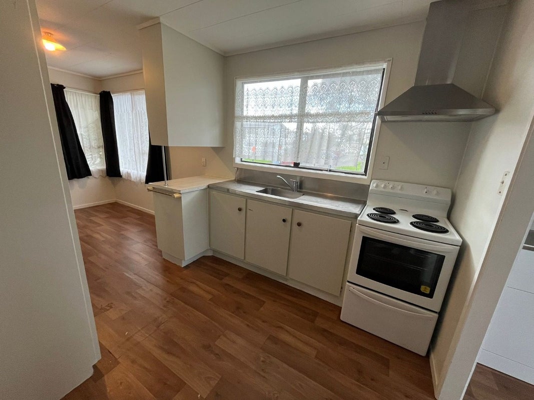 1/60 Diorella Drive, Clover Park, Auckland - Carousel 2