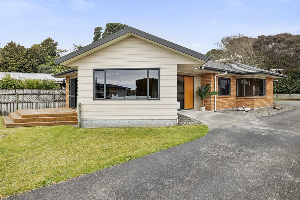 15A Marchant Place, Westown, New Plymouth, Taranaki - Carousel 1